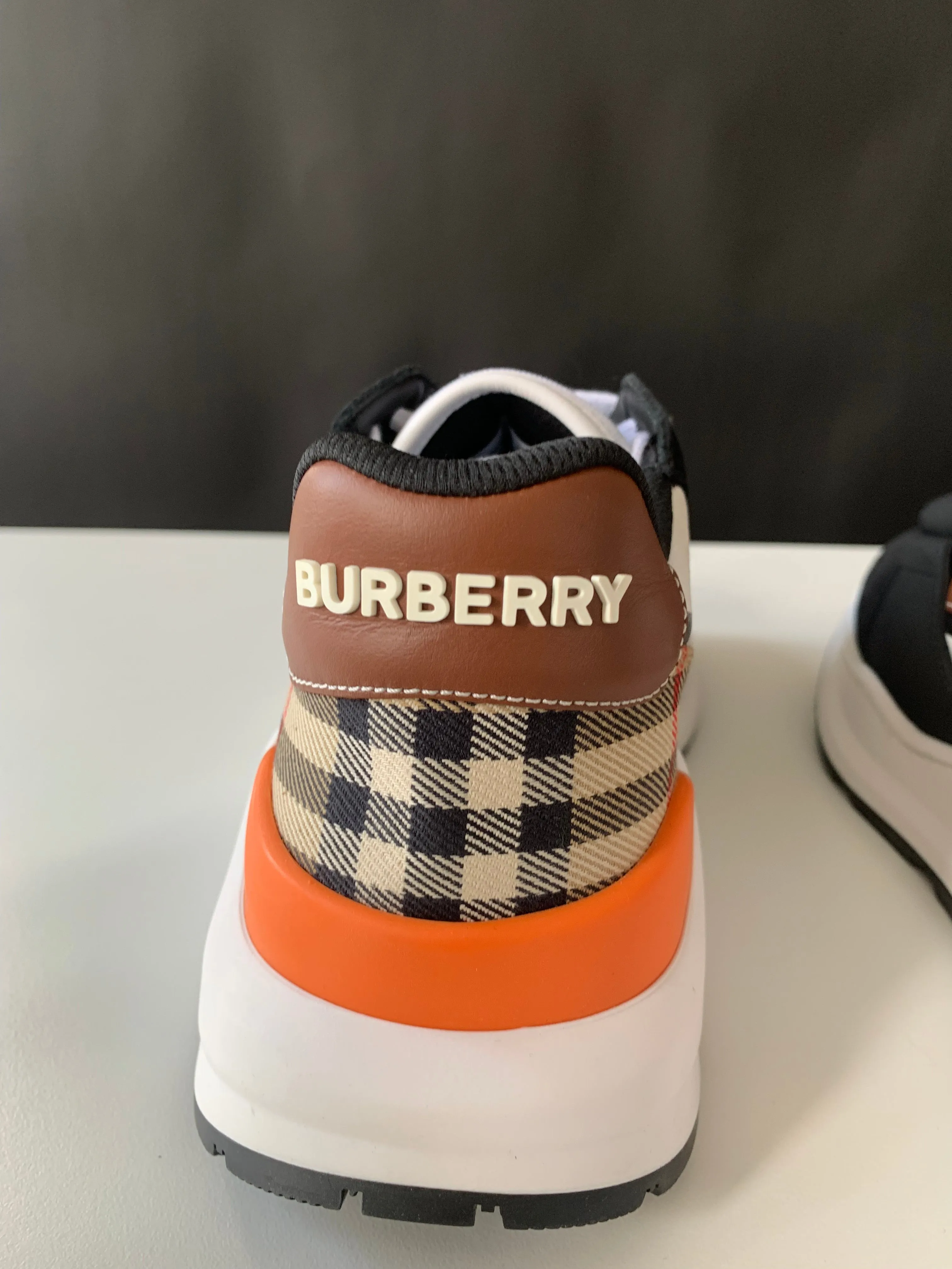 <b>BURBERRY </b> <br>Ramsey Sneakers 41