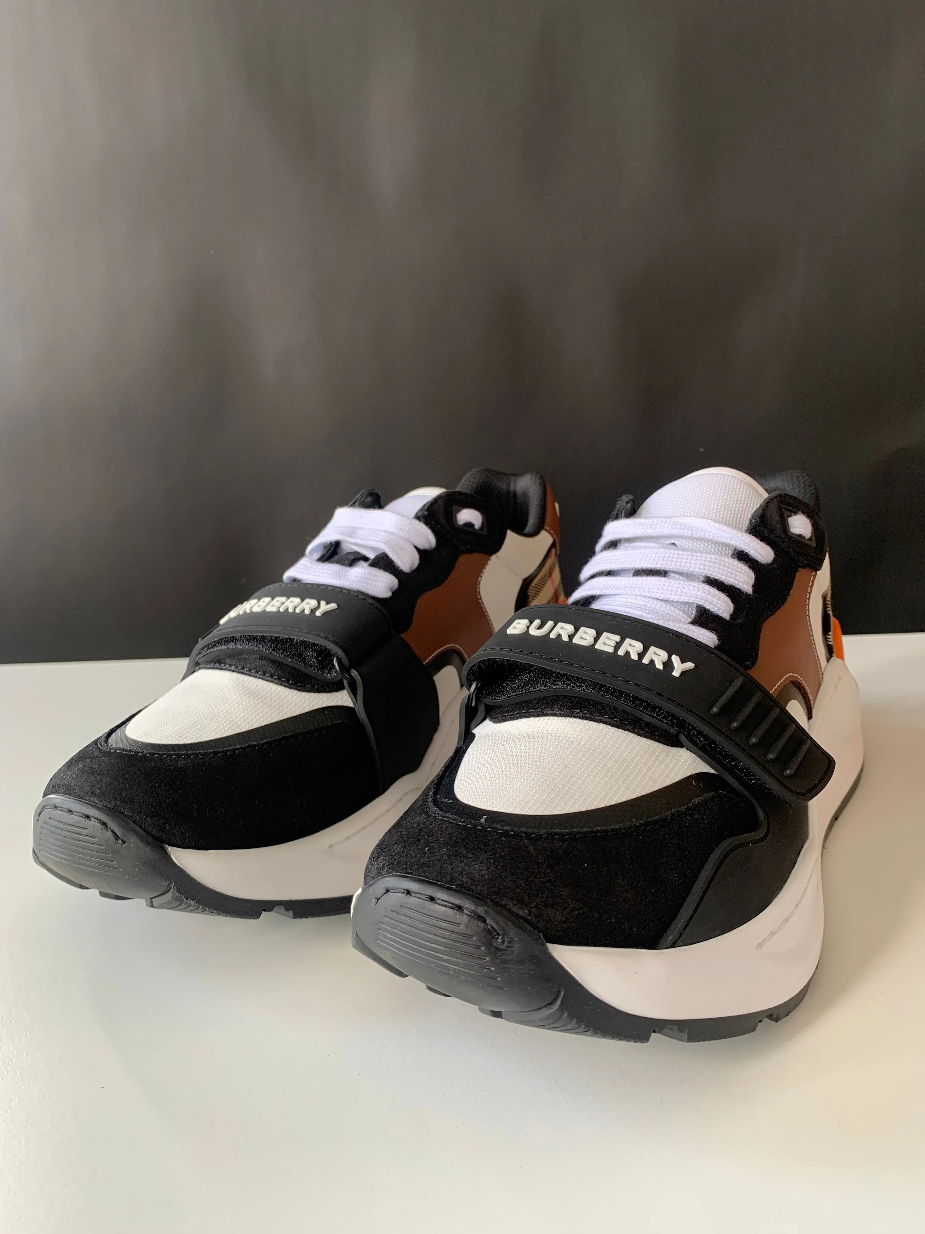<b>BURBERRY </b> <br>Ramsey Sneakers 41