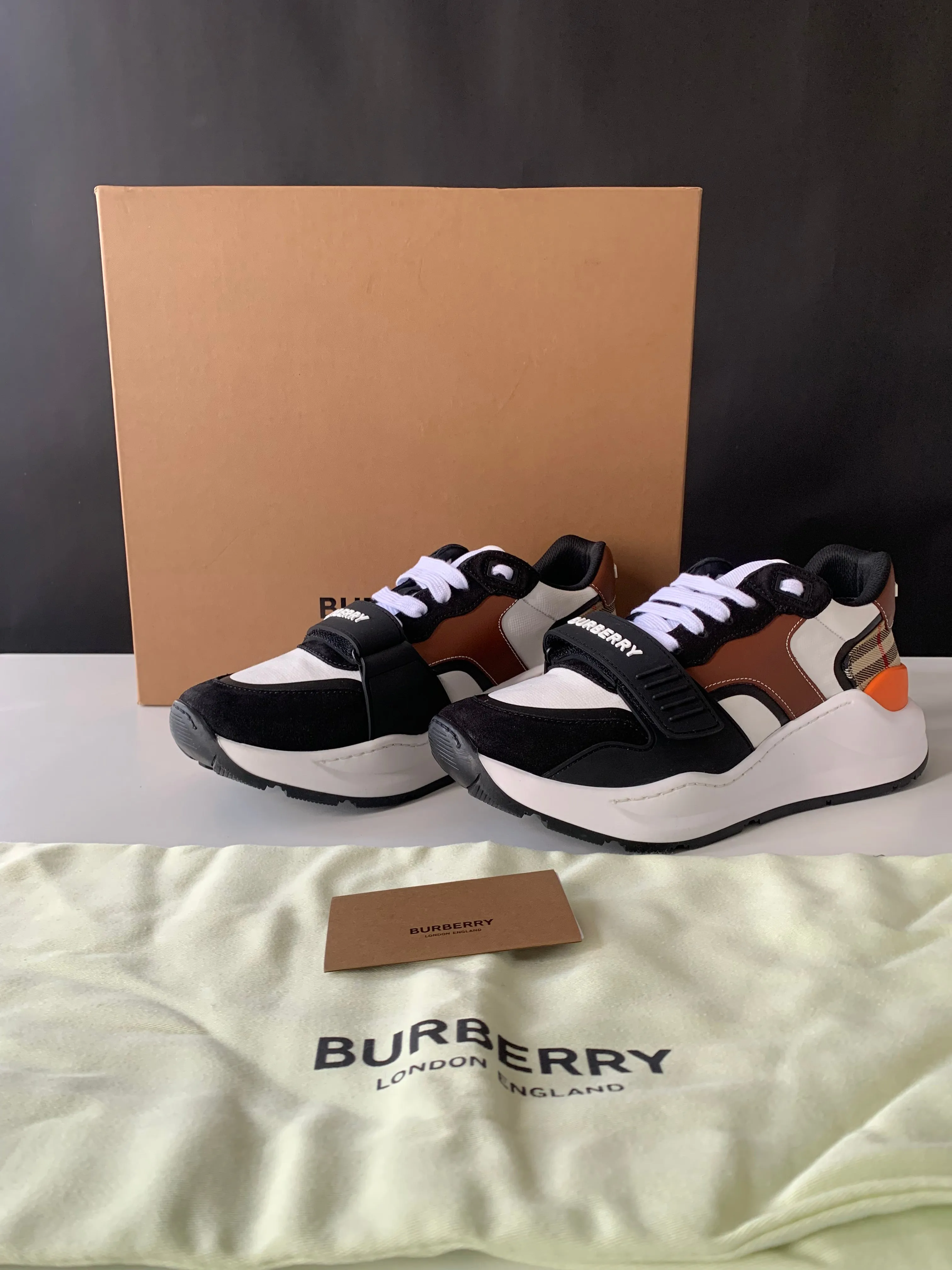 <b>BURBERRY </b> <br>Ramsey Sneakers 41