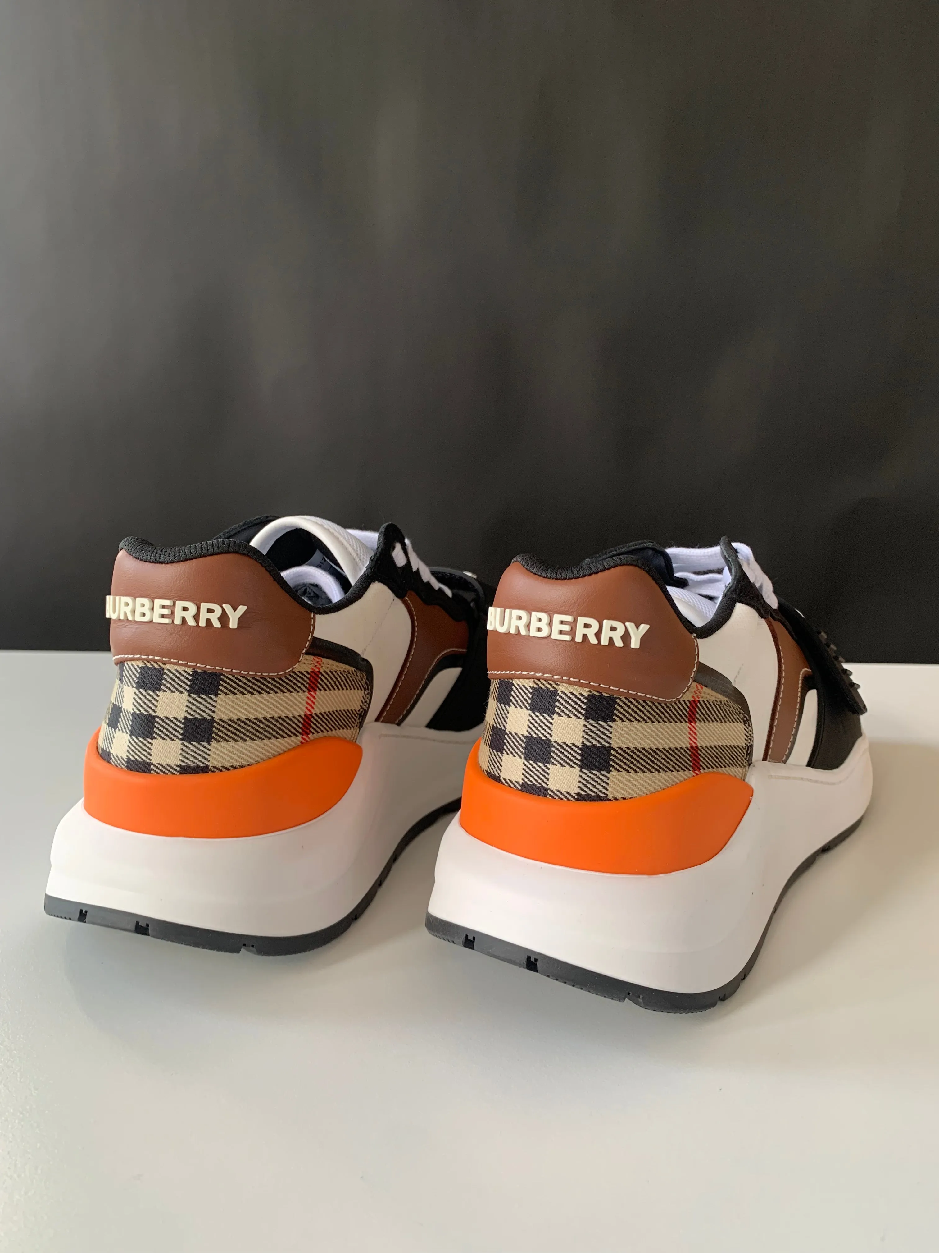 <b>BURBERRY </b> <br>Ramsey Sneakers 41