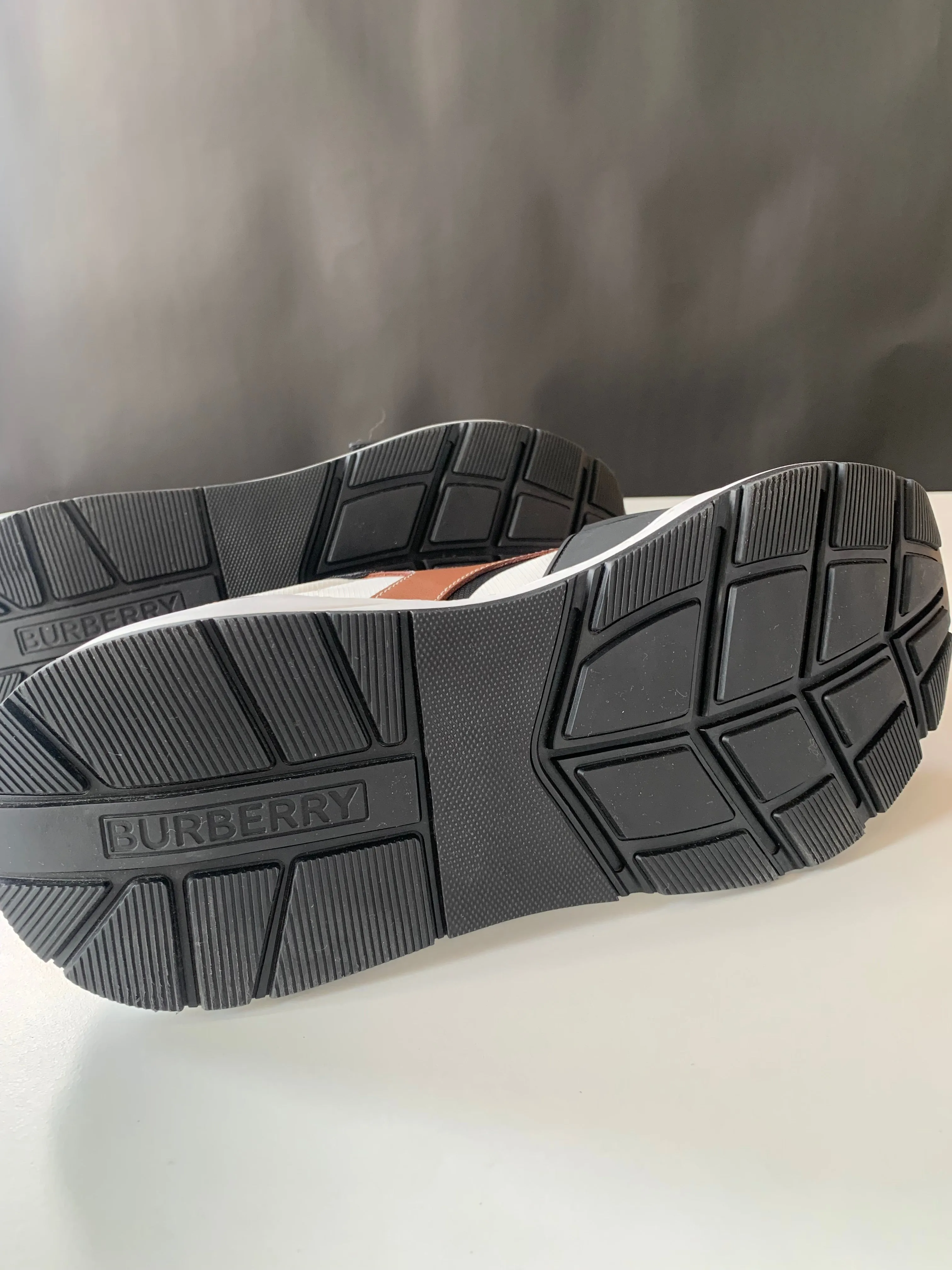 <b>BURBERRY </b> <br>Ramsey Sneakers 41