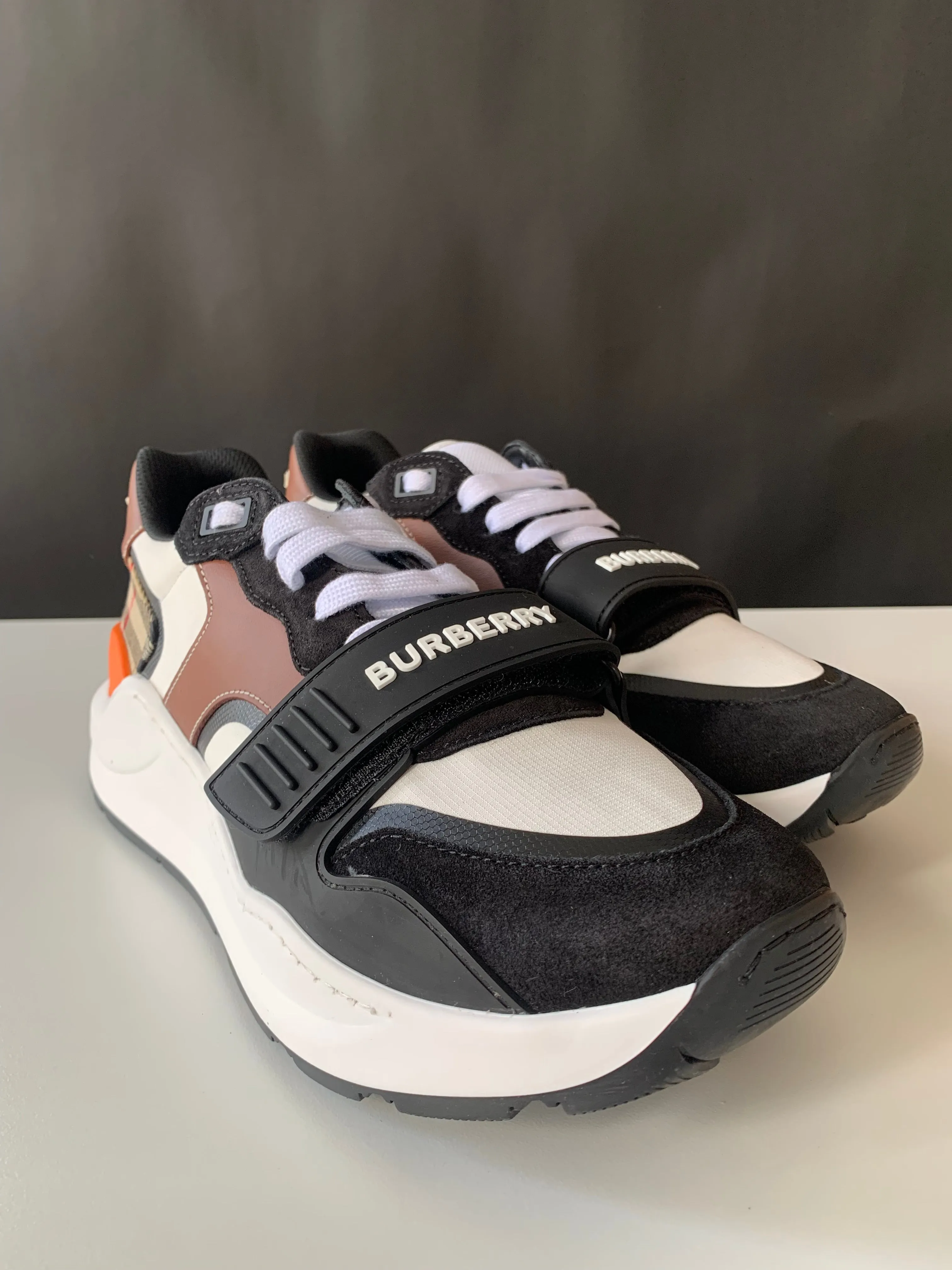 <b>BURBERRY </b> <br>Ramsey Sneakers 41